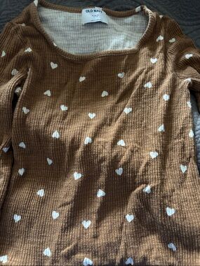 Old Navy White Heart Print Brown Ribbed Long Sleeve Top